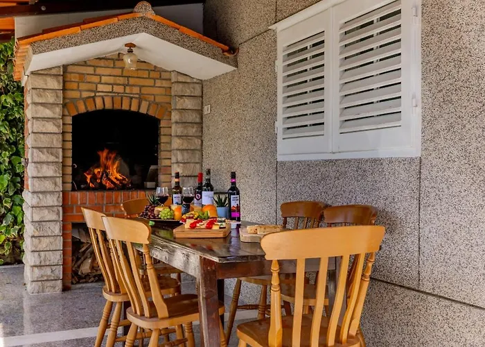 Apartment Croatia Trogir, 4 Rooms, Pool 4km *